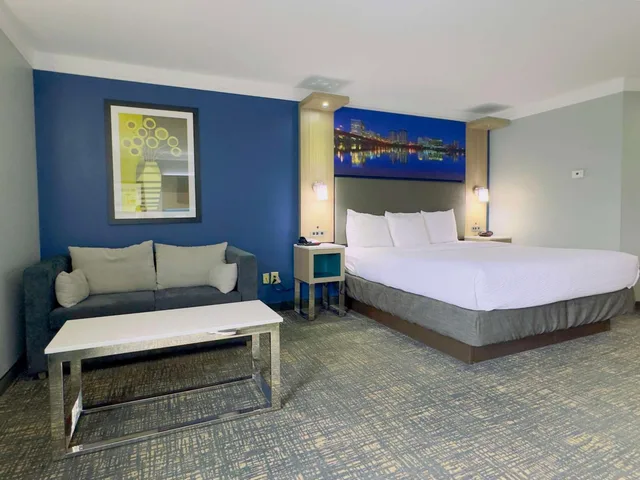 غرفة مفردة بسرير كينج مع أريكة، Best Western Plus Glen Allen Inn 2/8
