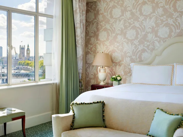 غرفة فاخرة بسرير كينج بإطلالة على النهر، The Savoy Hotel 5/7