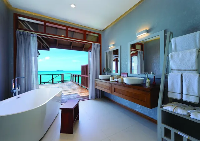 Water Villa, King Bed، Varu By Atmosphere 1/1
