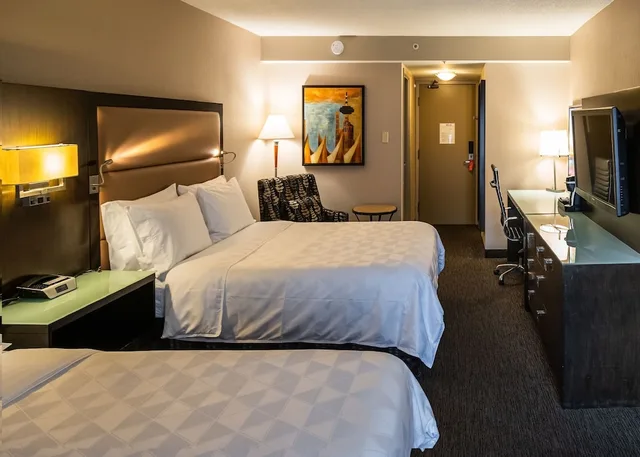 غرفة قياسية بسريرين كوين بشرفة، HOLIDAY INN HOTEL AND SUITES VANCOUVER DOWNTOWN 5/9