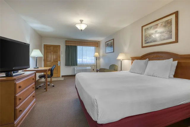 Room, King Bed, Smoking, SureStay Hotel By Best Western Leesville 1/6