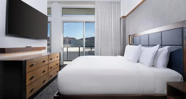 Collection, Junior Suite, King Bed, Accessible, Black Desert Resort 3/9