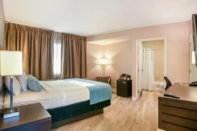 غرفة كومفورت مفردة، Safari Inn, a Coast Hotel 3/4