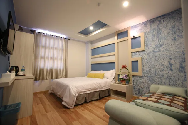 جناح، Sunshine Inn Plus 4/9