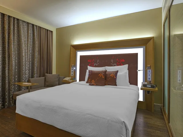 غرفة بريميير بسرير كينج، Novotel Bengaluru Outer Ring Road (ex Novotel Bengaluru Techpark) 4/10