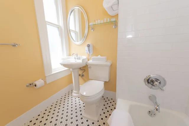 2 Bedrooms, Suite, Queen and Twin Beds, Sofa, Stanyan Park Hotel 3/3