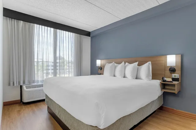 غرفة قياسية بسرير كينج مع أريكة، Hyatt Place Houston North 2/7