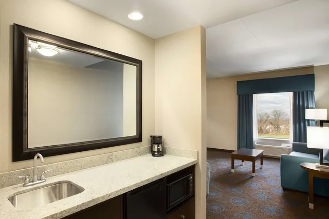 جناح استوديو بسرير كينج مع أريكة بحوض جاكوزي، Hampton Inn Suites Edgewood Aberdeen South Md 6/6