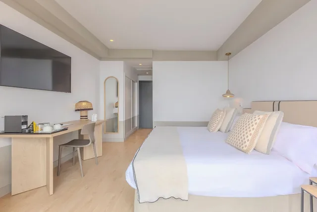 غرفة بسريرين منفصلين بإطلالة على البحر، Hotel Soho Boutique Las Vegas 4/8