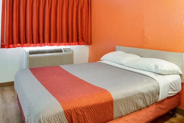 غرفة بسرير كوين لغير المدخنين، Motel6 Kelso, WA - Mt. St. Helens 4/10