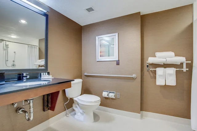 غرفة بسرير كوين، FAIRFIELD INN BY MARRIOTT BURLINGTON WILLISTON 7/10