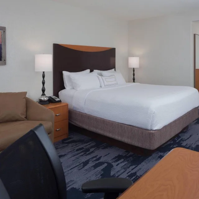 Room, King Bed, Bathtub, Accessible, Fairfield Inn & Suites Orlando Lake Buena Vista 2/3