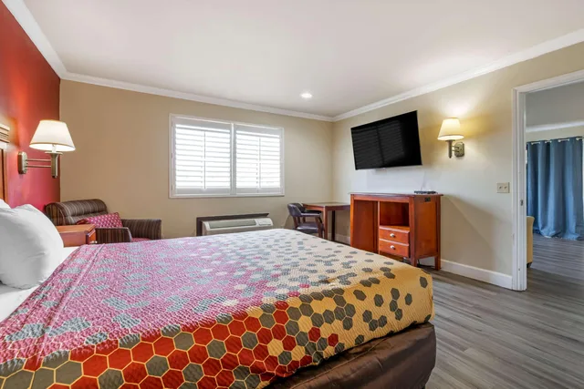 جناح بسرير كينج، Econo Lodge Moreno Valley 1/6
