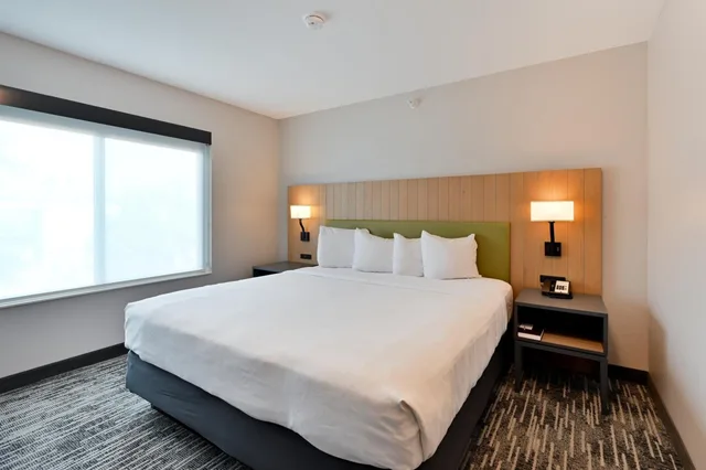 جناح بسرير كينج بغرفة نوم واحدة مع أريكة لذوي الإعاقة، Country Inn Suites By Radisson Bloomington Normal Airport Il 1/5