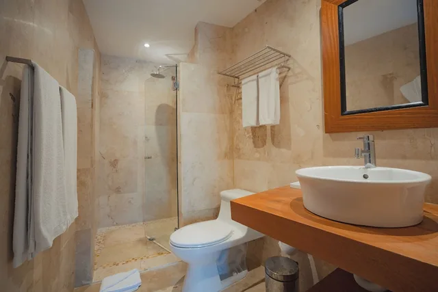 جناح فاخر بسرير كوين بإطلالة على البحر بغرفة نوم واحدة بمطبخ صغير، The Bannister Hotel and Yacht Club 3/3