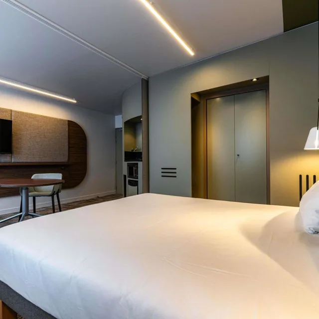جناح سوبيريور بسريرين منفصلين وسرير كينج، Novotel Suites Reims Centre 1/10
