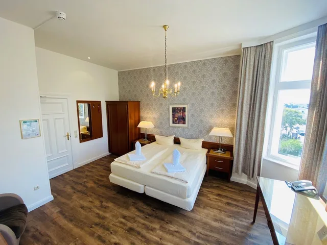 Room, Double Bed, Centro Hotel Kaiserhof Deluxe 1/10