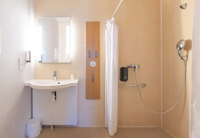 غرفة بسرير مزدوج لذوي الإعاقة، B&B Hotel Saint Malo Centre 3/3