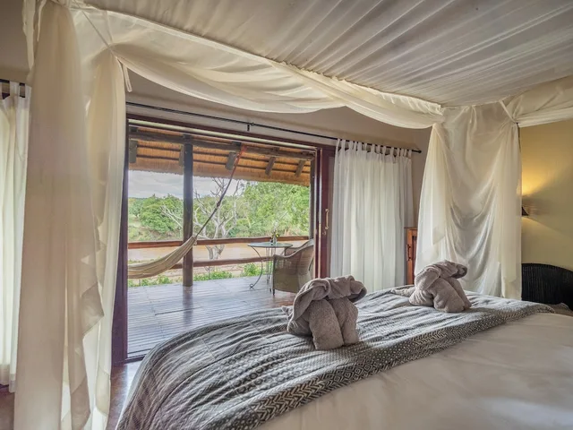 River, Family, Bungalow, 1 King and 4 Single Beds، Nyati Safari Lodge 2/10