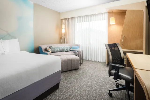Room, Multiple Beds, Courtyard By Marriott el Paso Airport 3/7