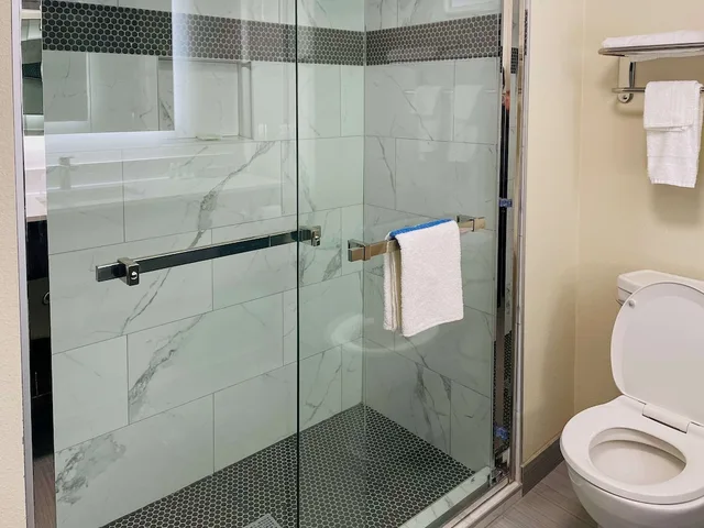 Efficiency, 2 Double Beds, Quality Inn & Suites Lake Charles South 3/7