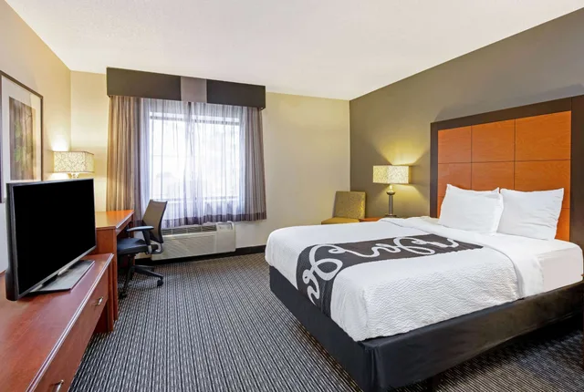 غرفة بسرير مزدوج لذوي الإعاقة، La Quinta Inn And Suites By Wyndham Harrisburg Airport Hershey 1/3
