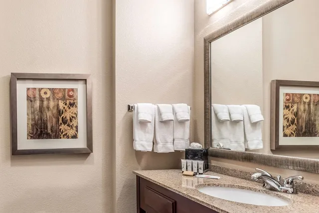 غرفة بسريرين كوين، Red Lion Inn Suites Mineral Wells 3/3
