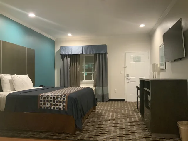 غرفة قياسية بسرير كينج للمدخنين، Americas Best Value Inn & Suites Houston NW 1/1