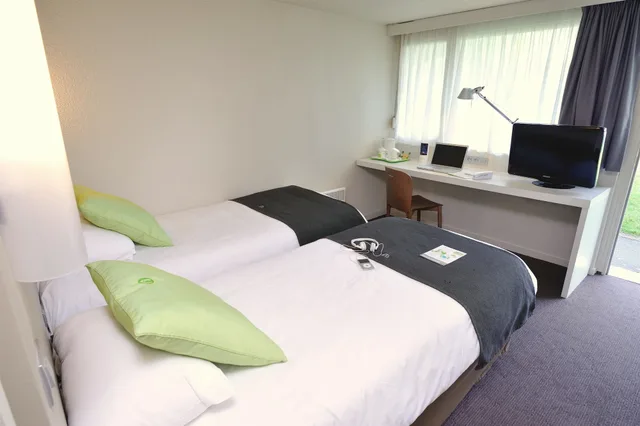 غرفة قياسية بسريرين منفصلين، Hotel Campanile Montelimar Les Tourrettes 3/9