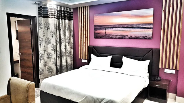 Super, Deluxe، Hotel Delhi Aerocity 1/2