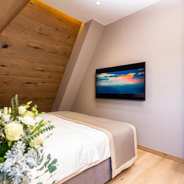 جناح ملكي بشرفة، Hostel Feri 4/5