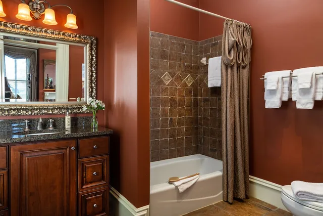 غرفة فاخرة ركنية بسرير كينج، The Inn on West Liberty 3/3