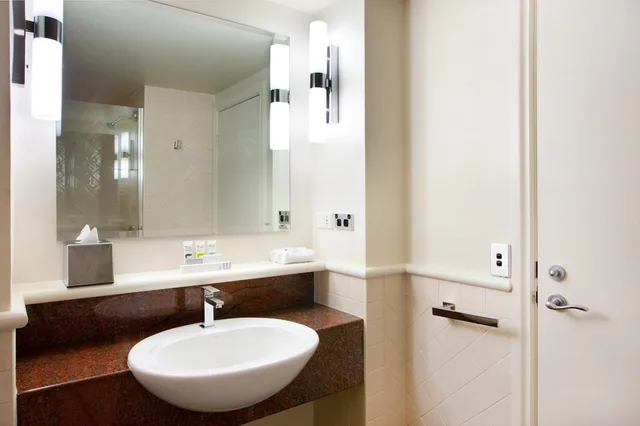 غرفة كلاسيكية بسريرين منفصلين وسرير كينج، Mercure Gold Coast Resort 5/6