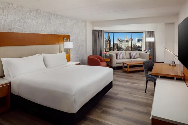 غرفة قياسية بسرير كينج، Hilton Albany 1/8