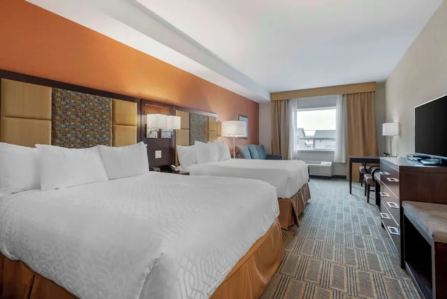 غرفة قياسية بسريرين كوين بمطبخ صغير، Best Western Plus Chateau Fort St. John 2/5