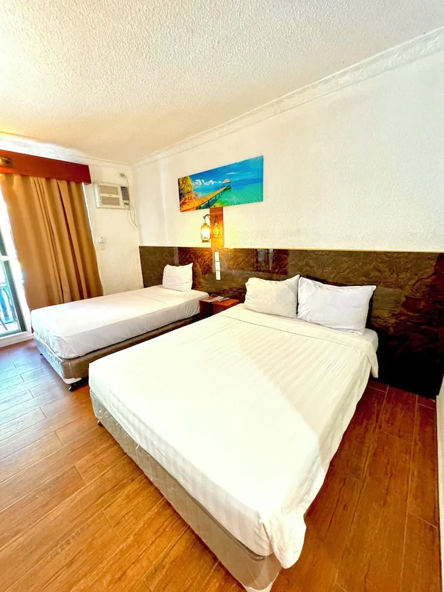 غرفة سوبيريور بسرير كوين وسرير فردي، Roman Empire Panglao Boutique Hotel 1/2