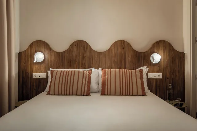 غرفة قياسية بسرير كوين بشرفة، BYPILLOW Paseo 3/6