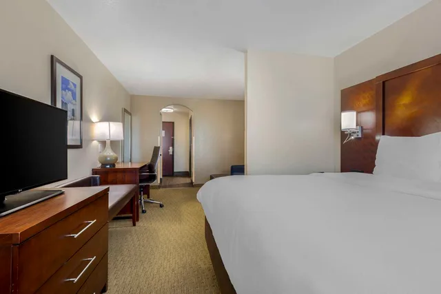 جناح بسرير كينج لذوي الإعاقة، Comfort Suites Benbrook - Fort Worth Southwest 1/4