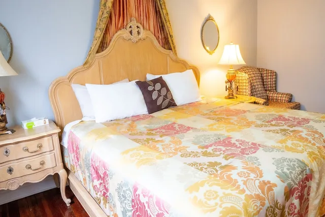 Victorian, Style, Premium, King Bed، Oak Tree Hotel 2/9