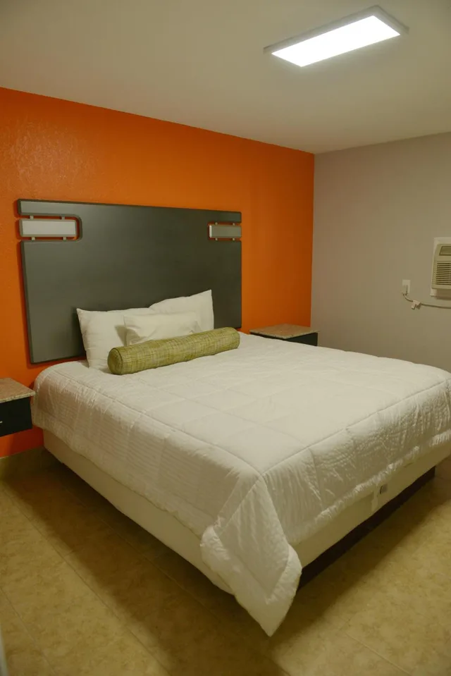 Efficiency, Suite، Rodeway Inn & Suites Winter Haven Chain of Lakes 1/8