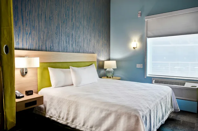 Studio, Suite, King Bed, Home2 Suites by Hilton San Francisco Airport North 1/3