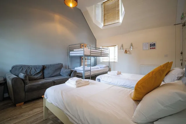 غرفة سوبيريور رباعية بسريرين منفصلين وسرير بطابقين، Callander Hostel 5/9