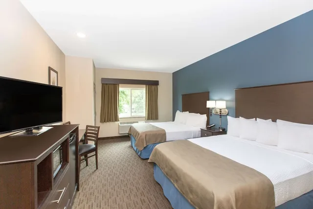 غرفة بزنس بسريرين كوين يُسمح فيها بالحيوانات الأليفة، Americinn By Wyndham Humboldt 1/2