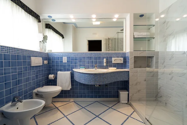 جناح جونيور بسرير كوين، Hotel Estense 8/8