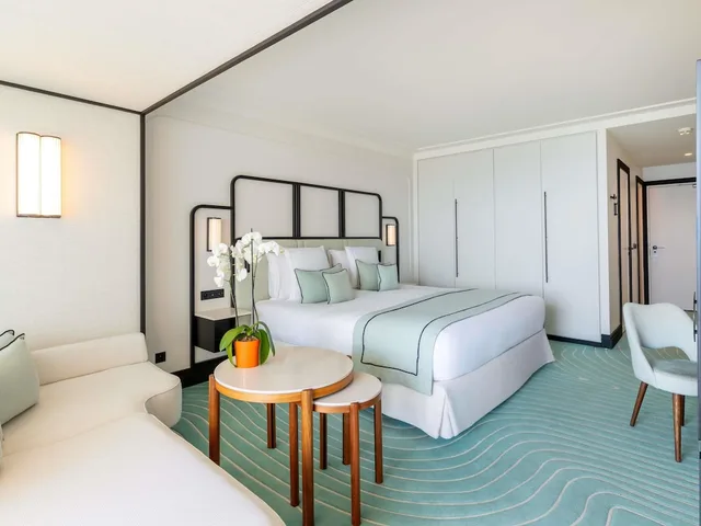 Signature, Suite, King Bed, Sea View, Sofa, Terrace, Mondrian Cannes 2/8