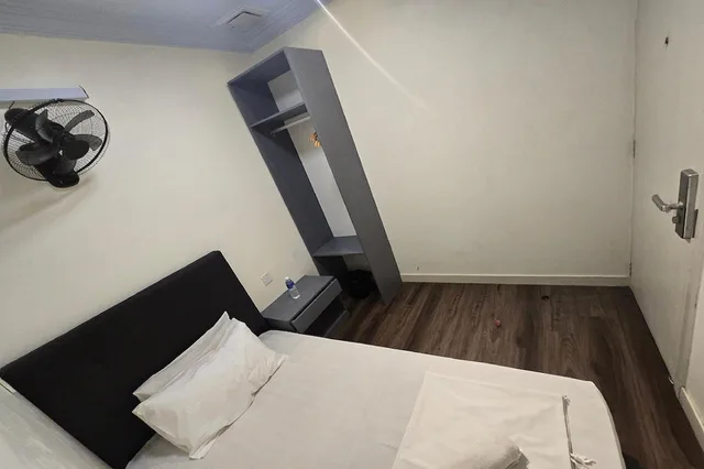 غرفة قياسية مفردة بسرير فردي بحمام مشترك، Hotel Al Amin 1/2