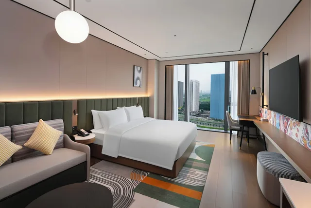 غرفة ديلوكس بسرير كينج في طابق مرتفع، Hilton Garden Inn Foshan Tanzhou ICEC 1/1