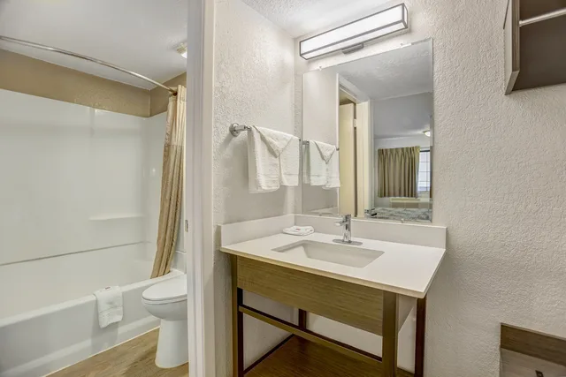 Room, King Bed, Motel6 Amarillo, TX - Airport 5/5