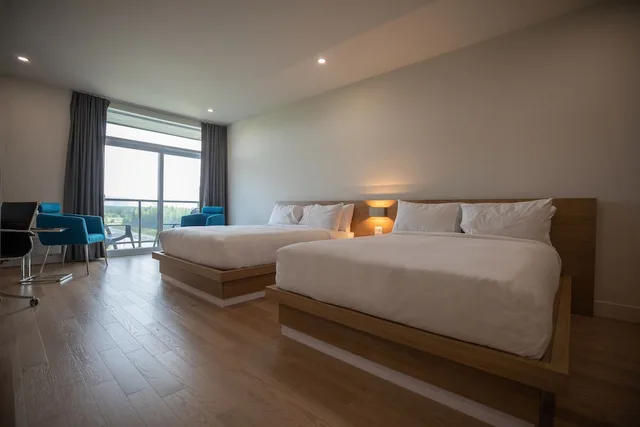 غرفة كومفورت بسريرين كوين بإطلالة على البحيرة، Hotel du Domaine, an Ascend Collection Hotel 1/2