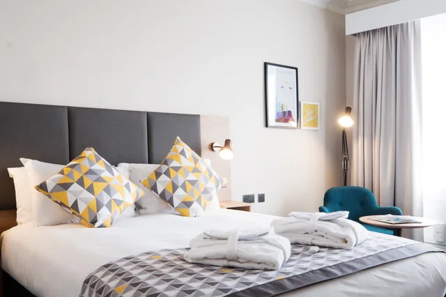 غرفة بريميوم بسرير كوين مع أريكة، Holiday Inn Farnborough by IHG 6/10